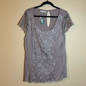 Mauve-grey tee with beautiful lace detail